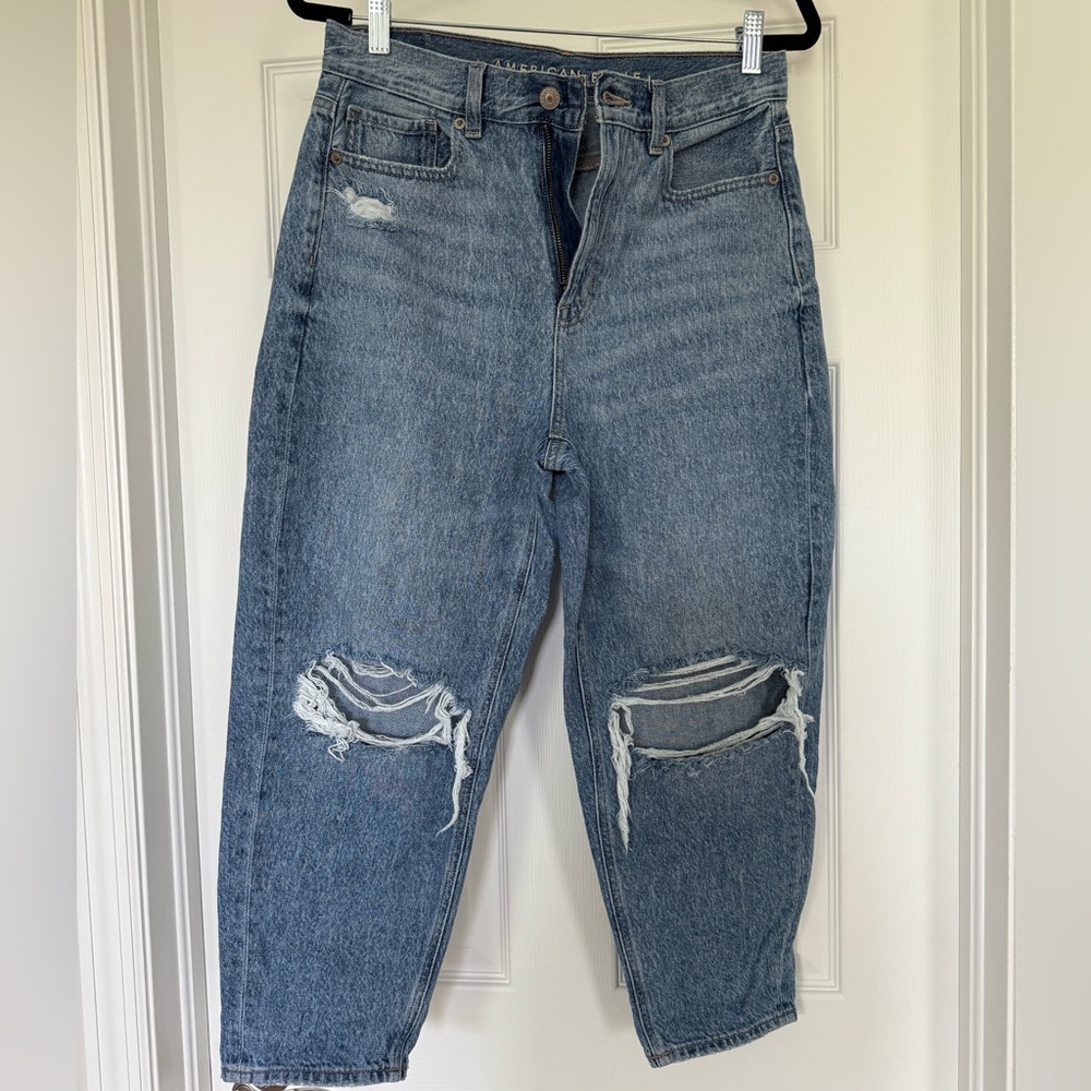 American Eagle Outfitters Relaxed Mom Jean